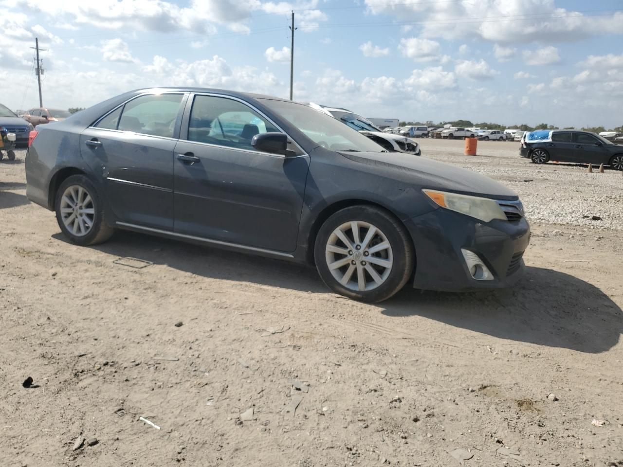 Toyota Camry Base Image 5