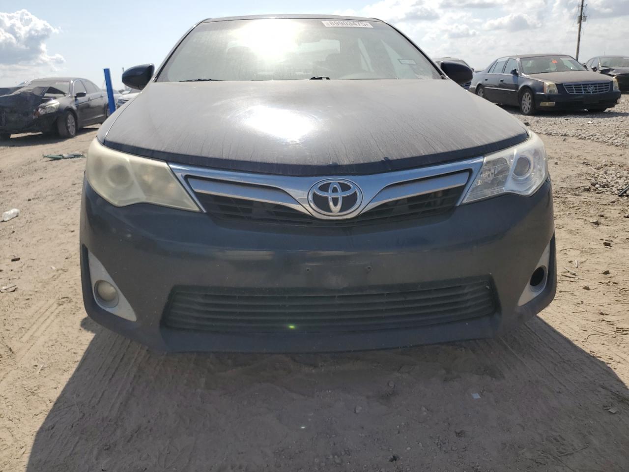 Toyota Camry Base Image 4