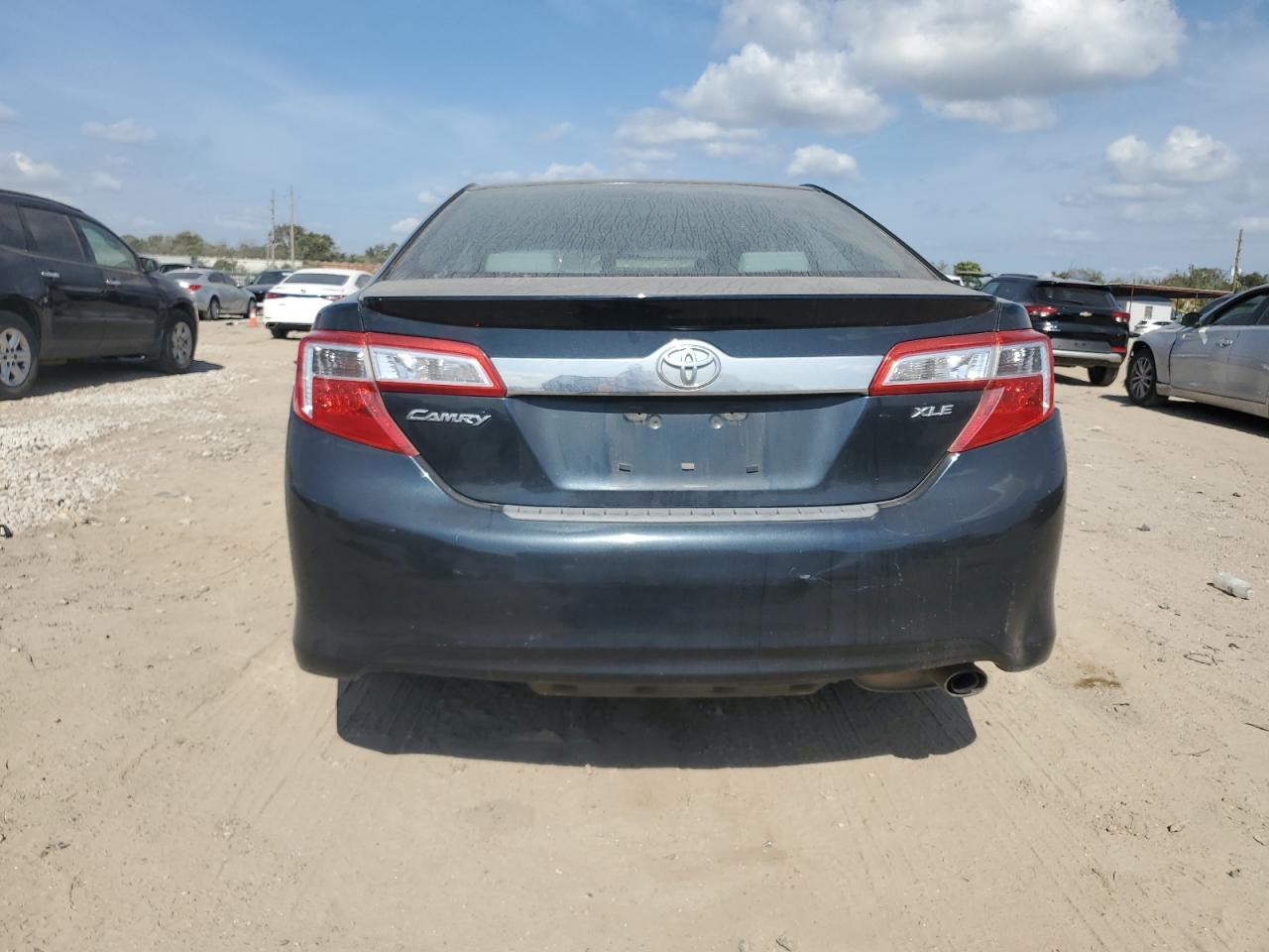 Toyota Camry Base Image 11