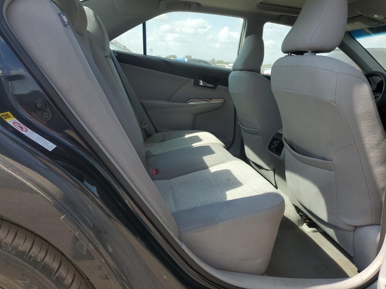 Toyota Camry Base Image 8