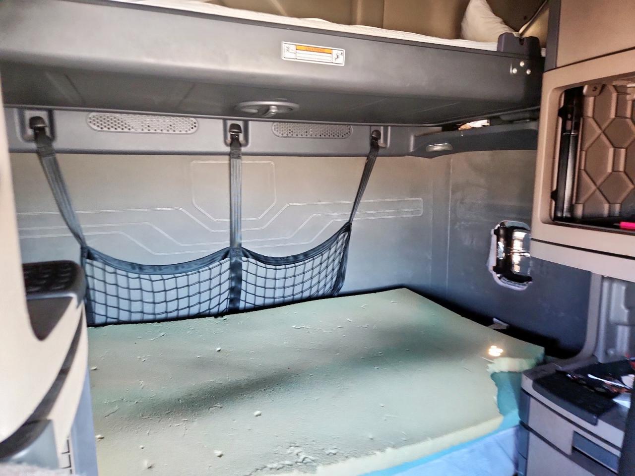 Freightliner Cascadia 1 Image 3