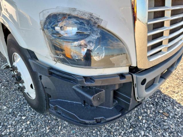 Freightliner Cascadia 1 Image 4