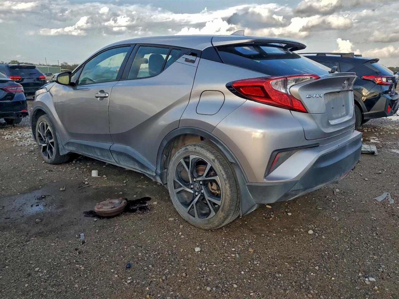 Toyota C-HR Xle Image 4