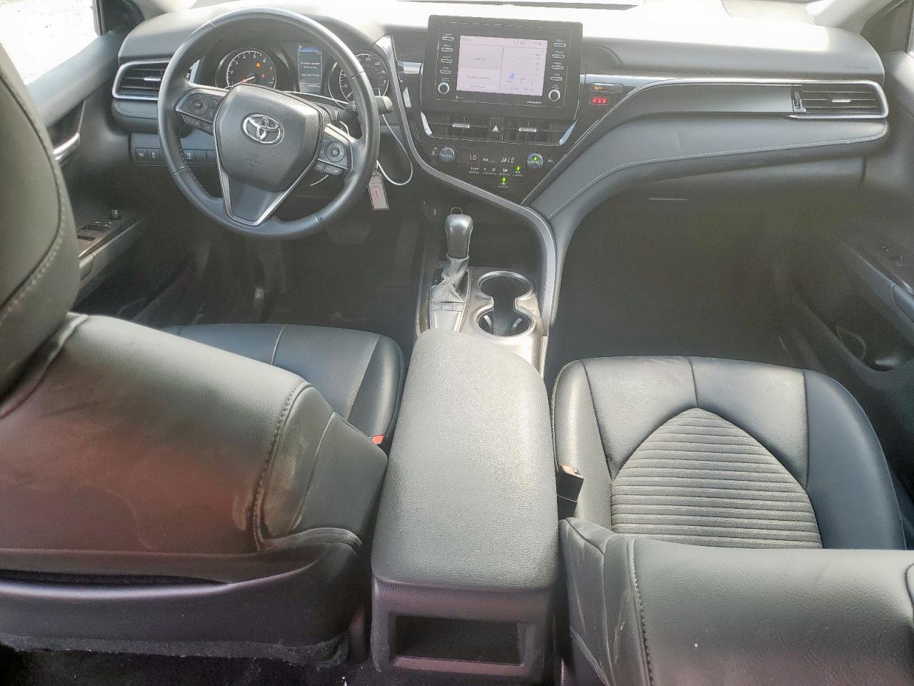 Toyota Camry Se Night Shade Image 4