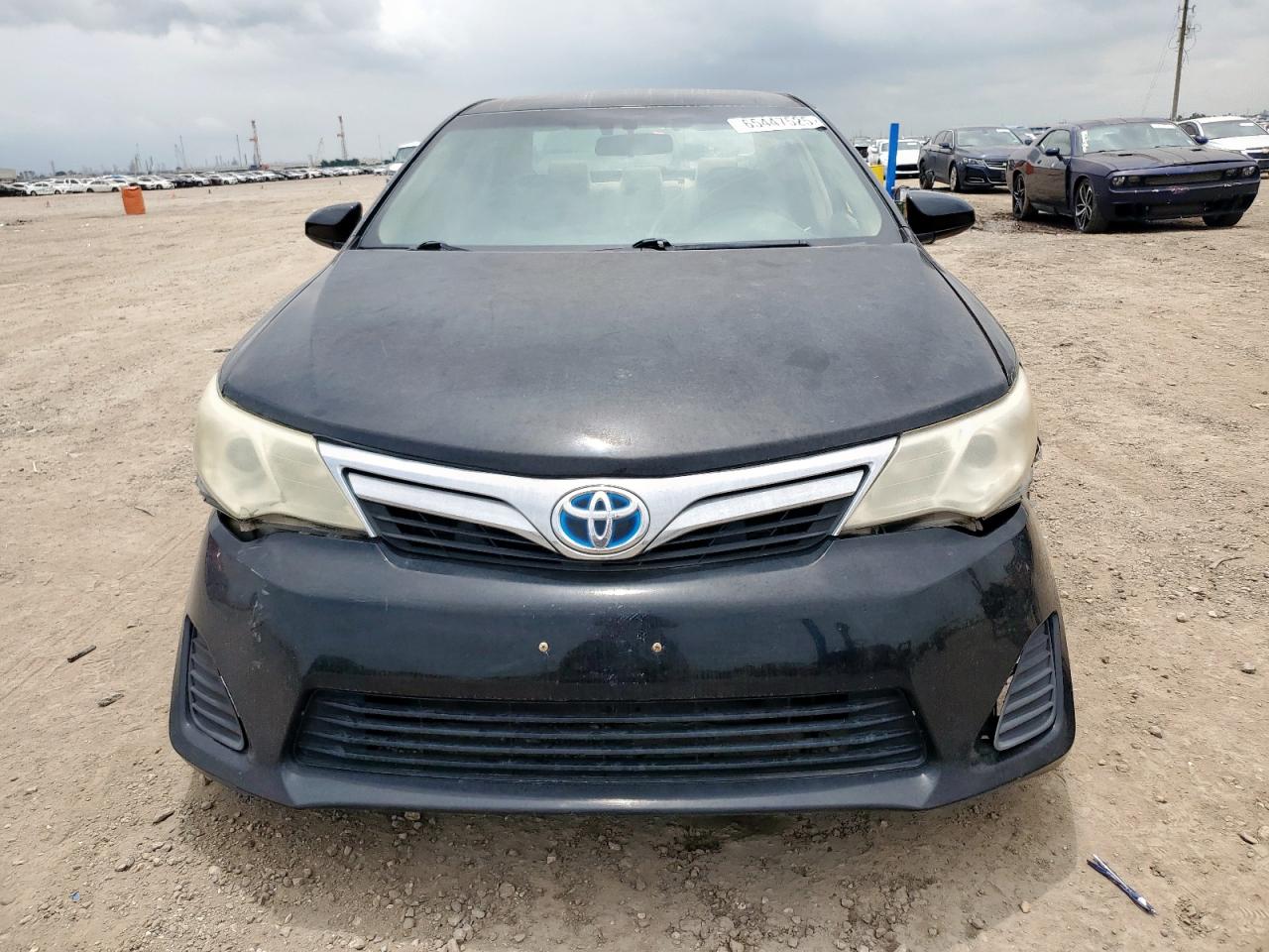 Toyota Camry Hybrid Image 2