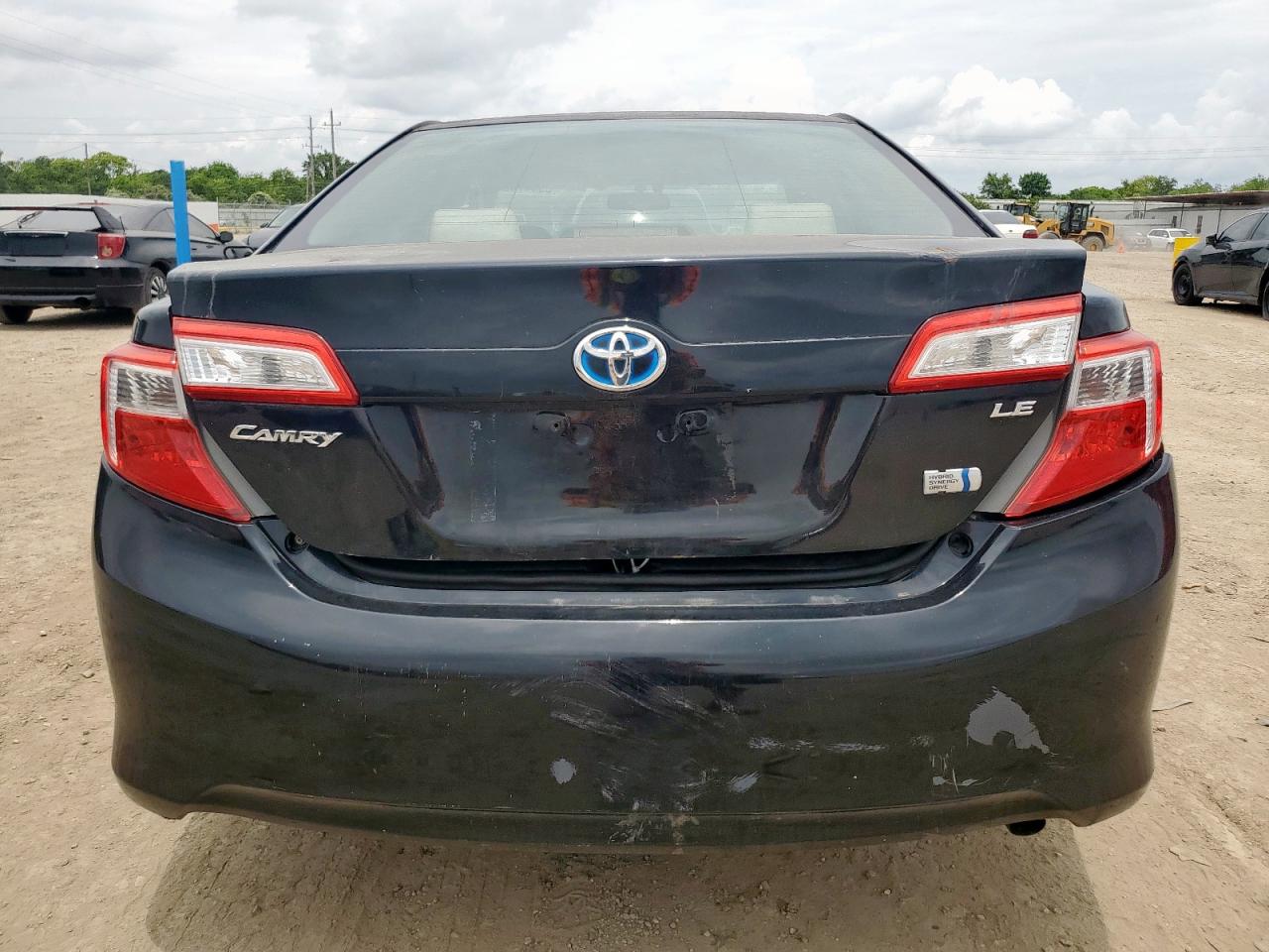 Toyota Camry Hybrid Image 10