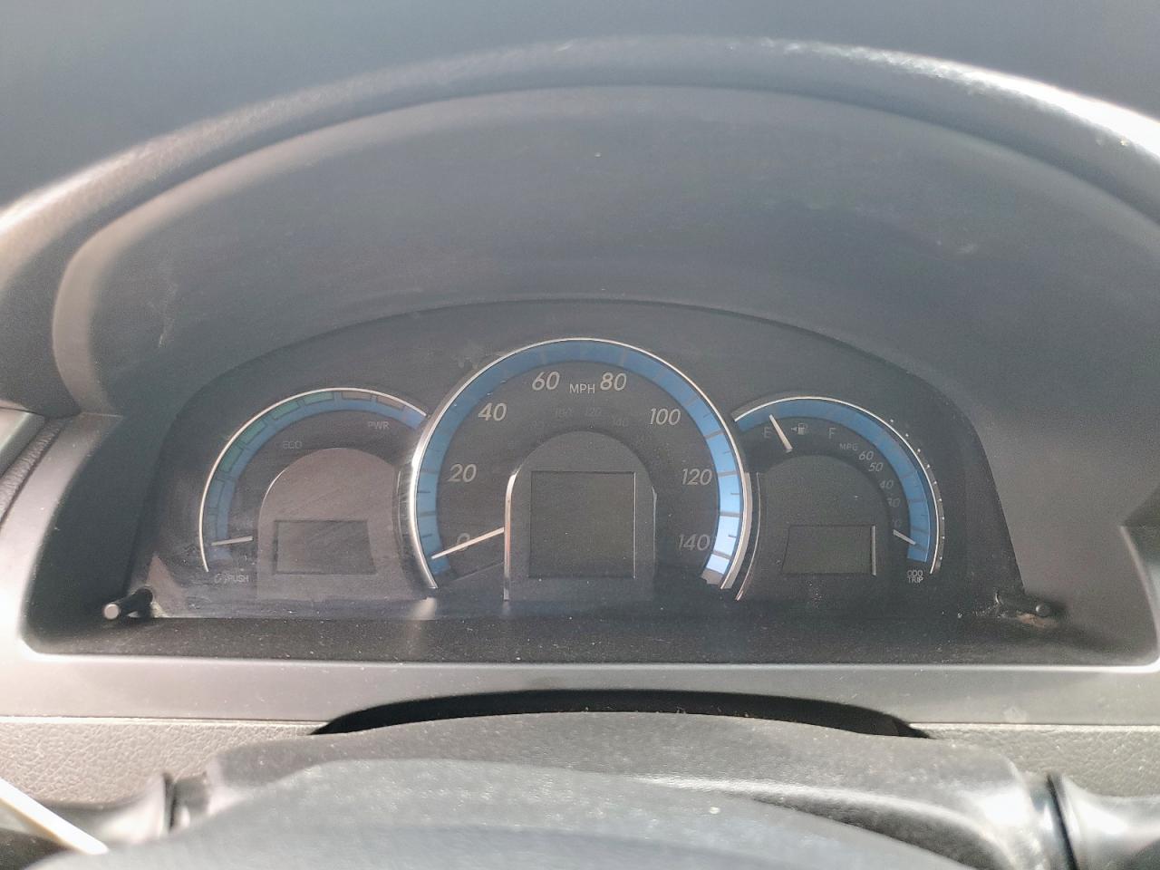 Toyota Camry Hybrid Image 9