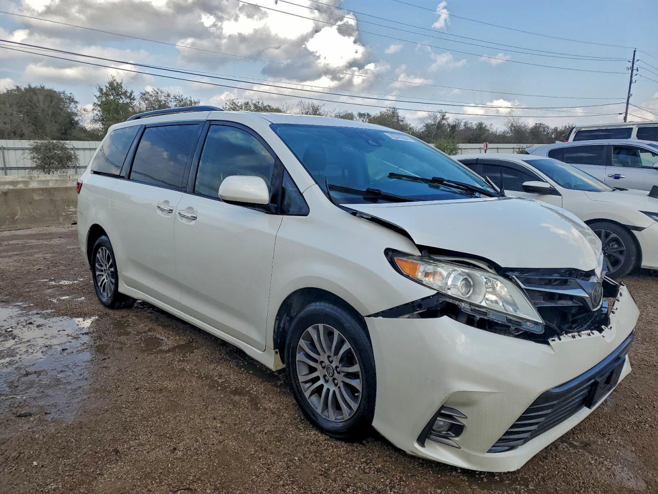 Toyota Sienna Xle Image 12