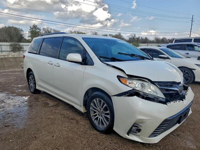 Toyota Sienna Xle Image 12