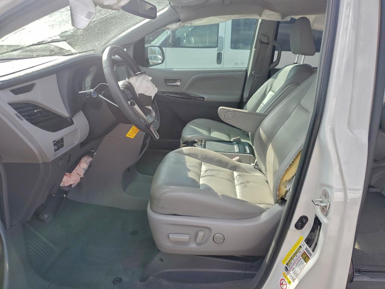 Toyota Sienna Xle Image 3