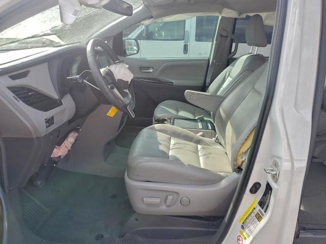 Toyota Sienna Xle Image 3