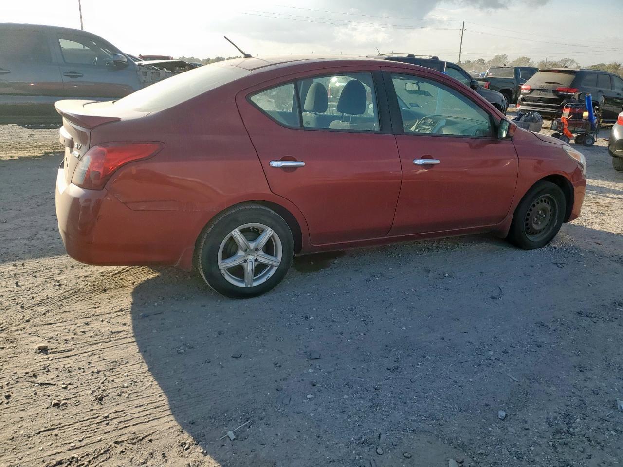 Nissan Versa S Image 4