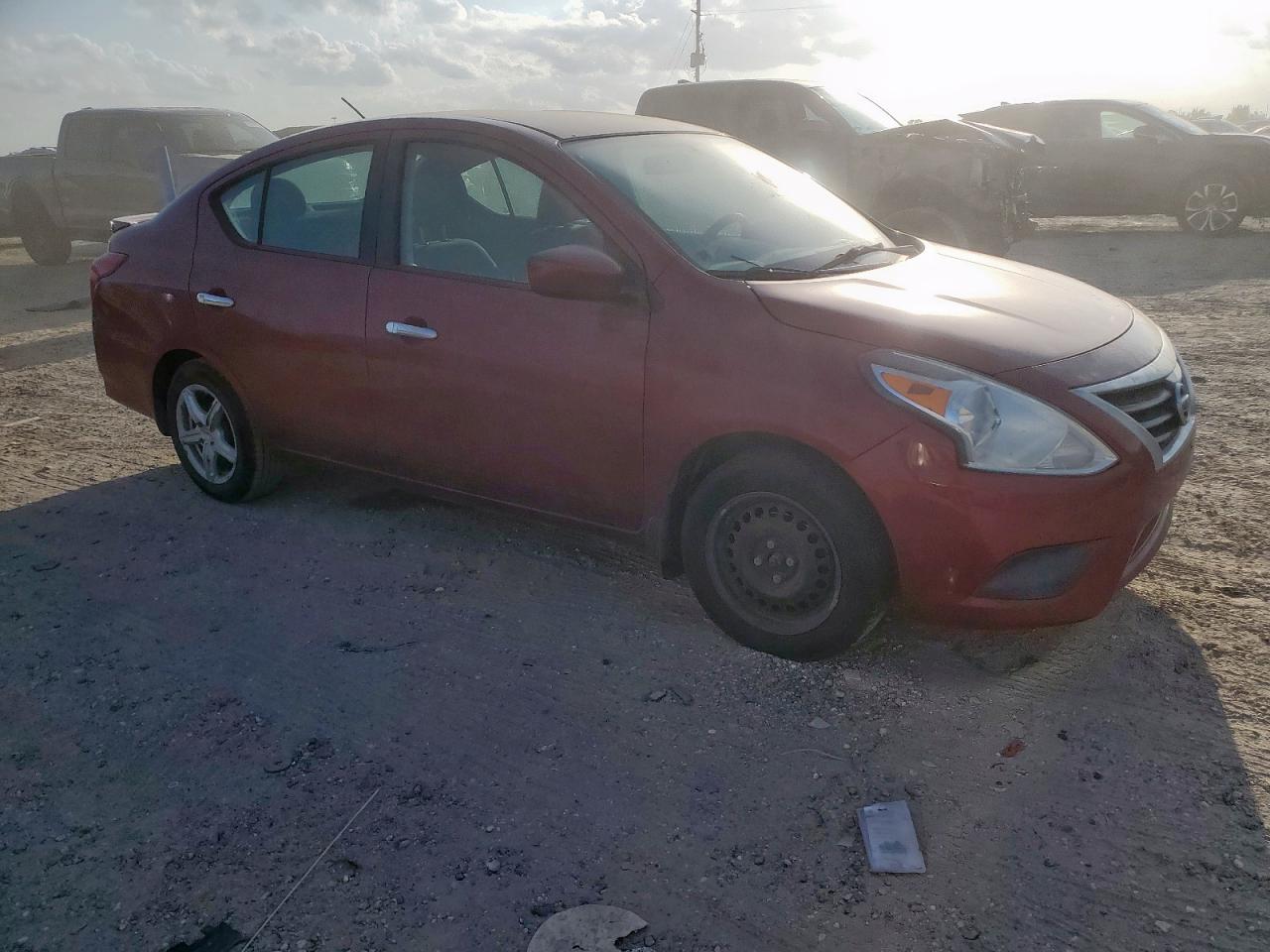 Nissan Versa S Image 2