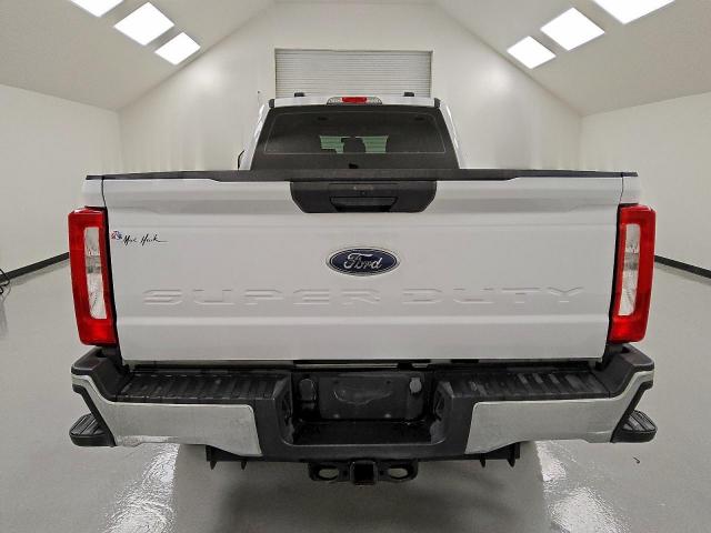 Ford F-250 Super Duty Image 4