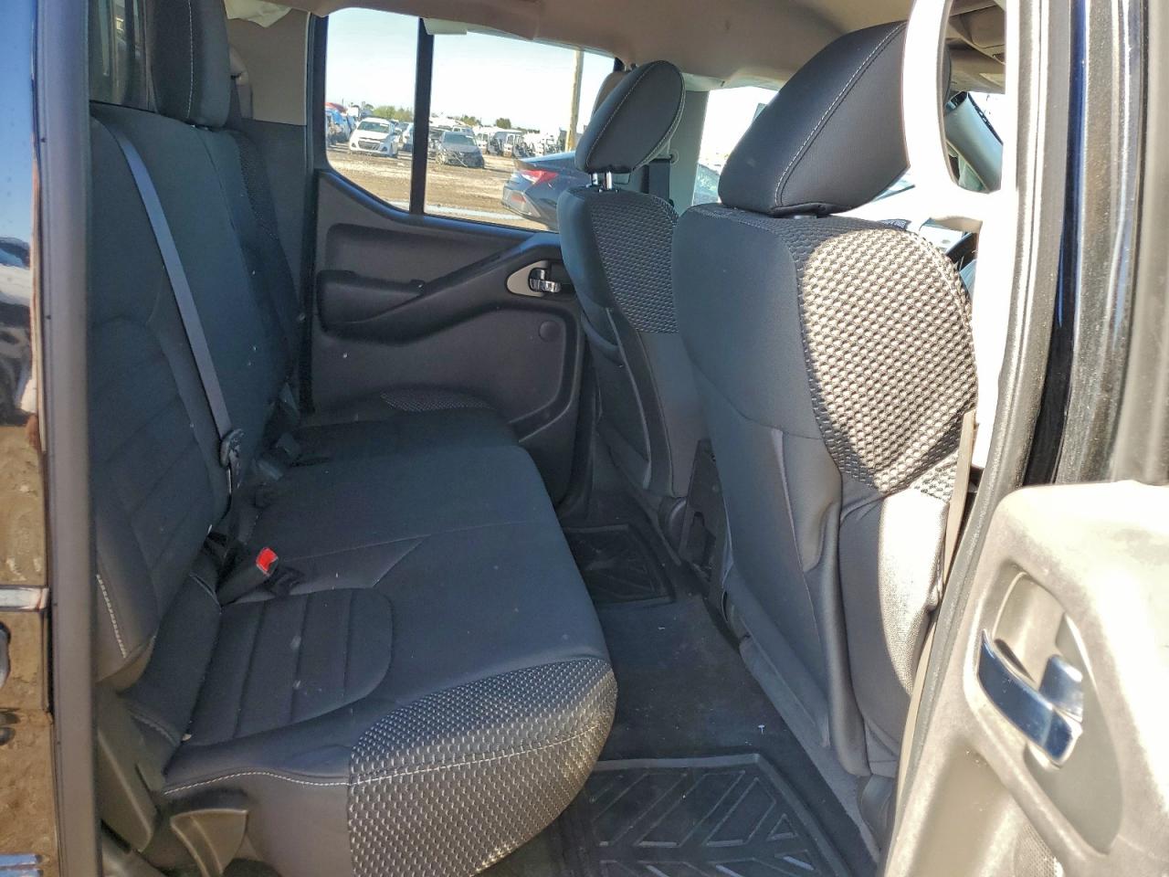 Nissan Frontier S Image 11