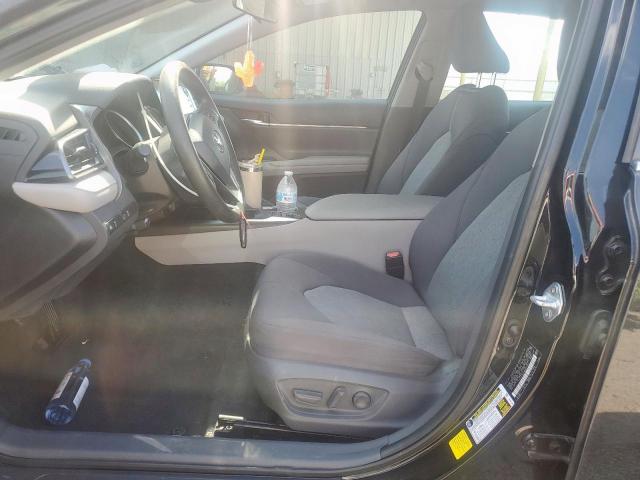 Toyota Camry Le Image 12