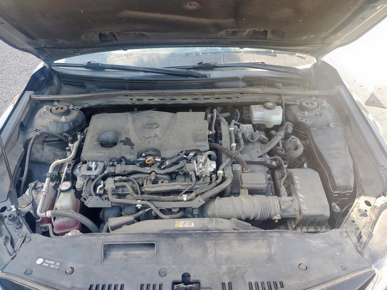 Toyota Camry Le Image 8