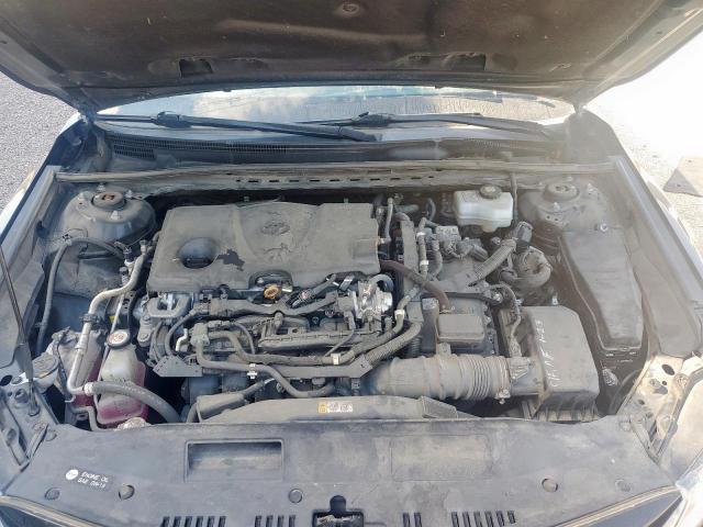 Toyota Camry Le Image 8