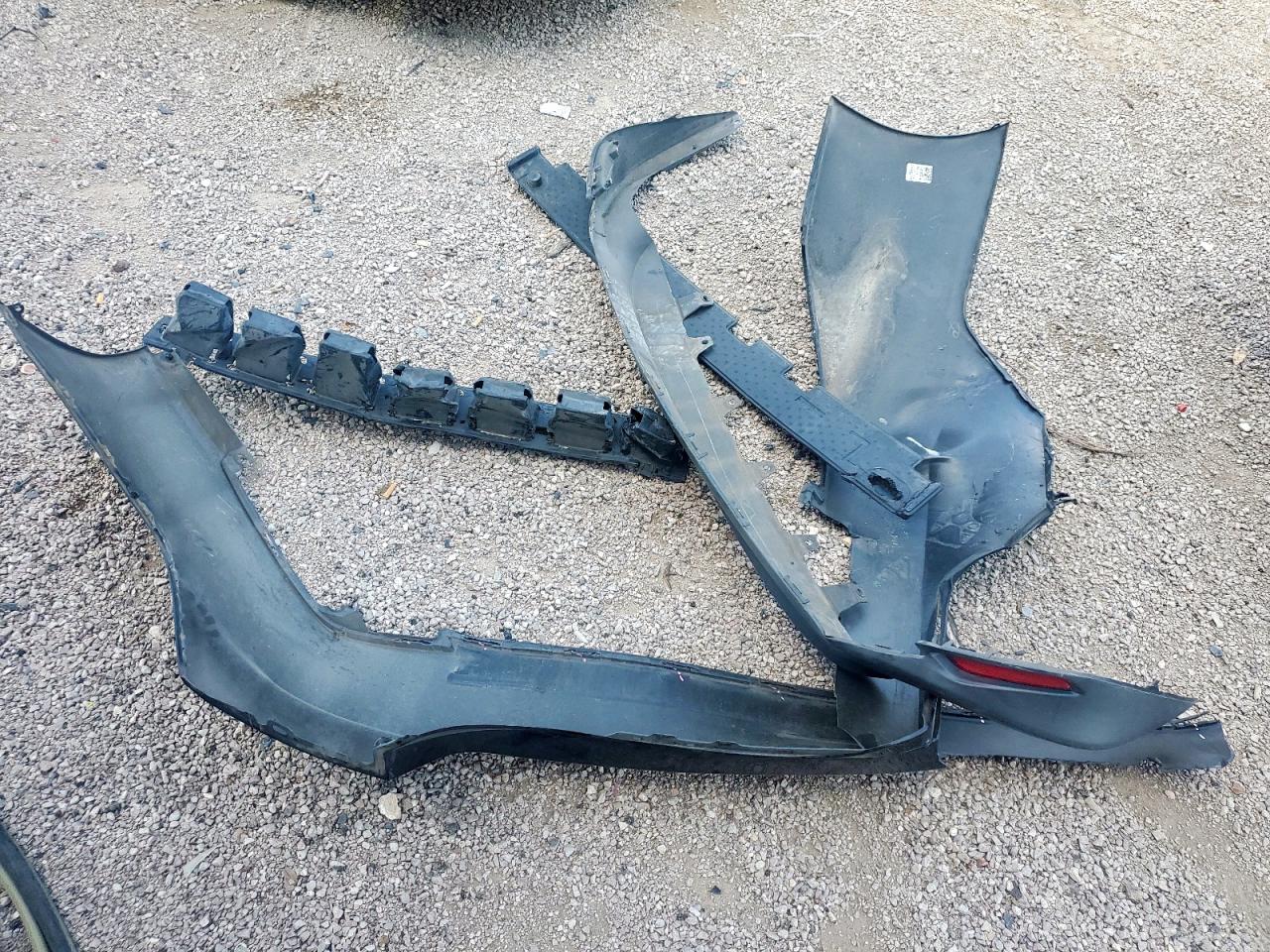 Toyota Camry Le Image 10