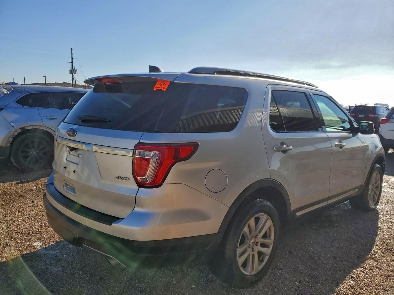 Ford Explorer Xlt Image 2