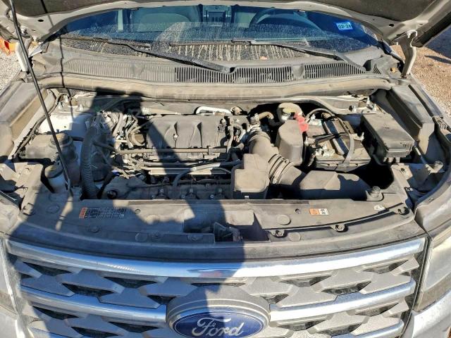 Ford Explorer Xlt Image 10