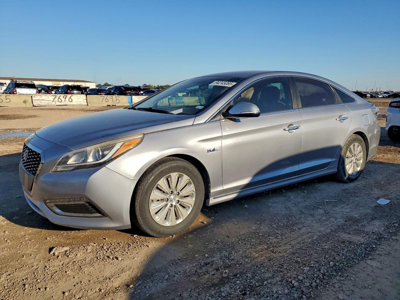 Hyundai SONATA Hybrid Image 1