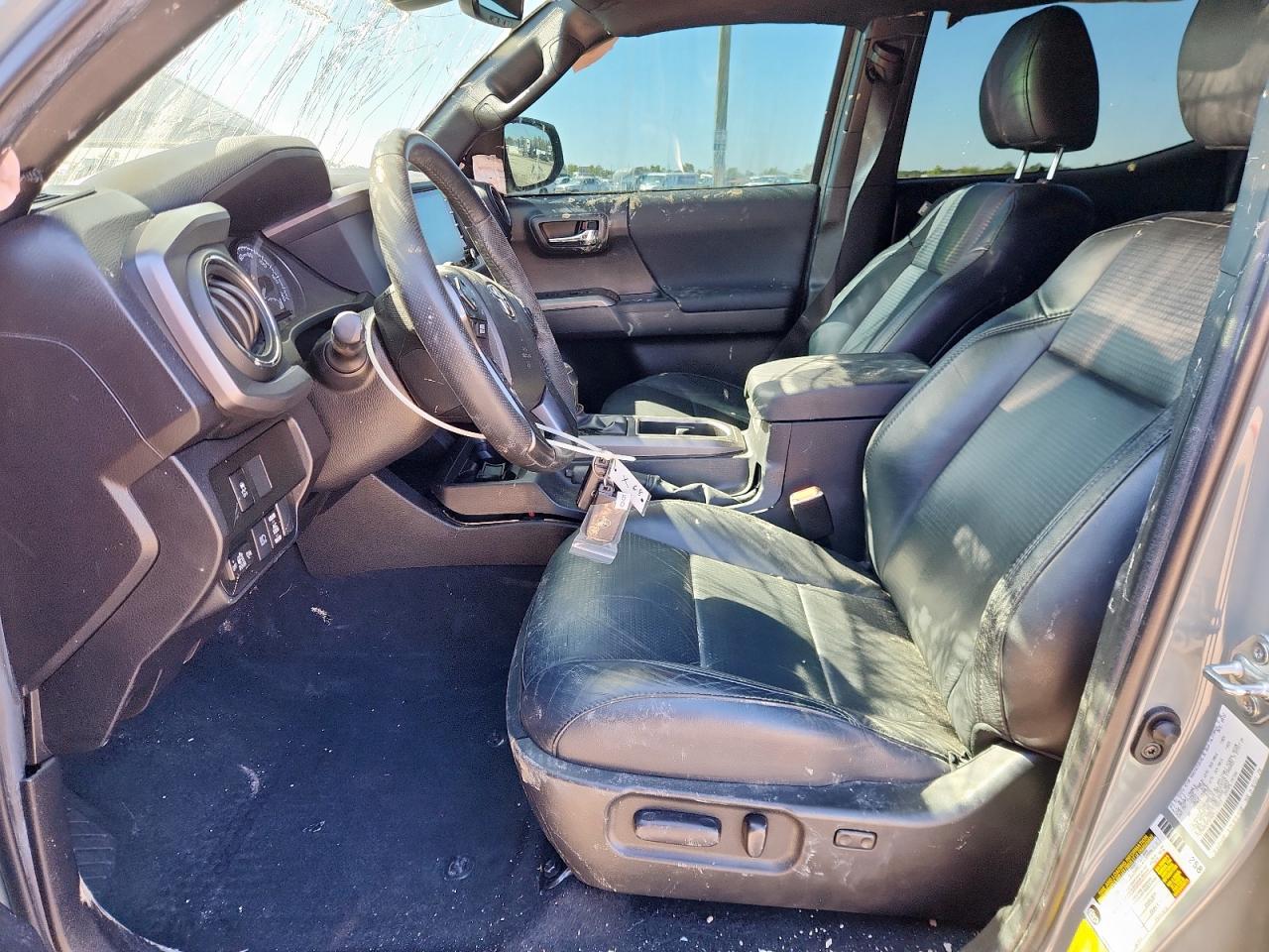 Toyota Tacoma Double Cab Image 8