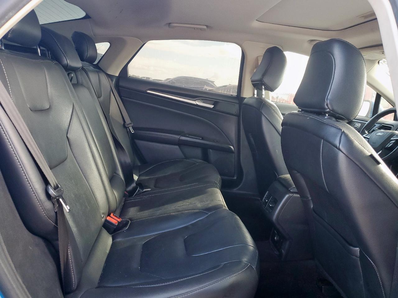 Ford Fusion Titanium Image 8