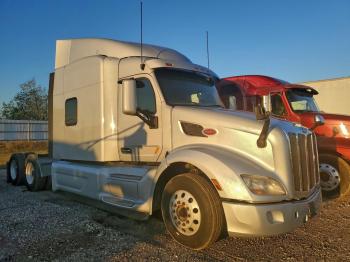  Salvage Peterbilt 579