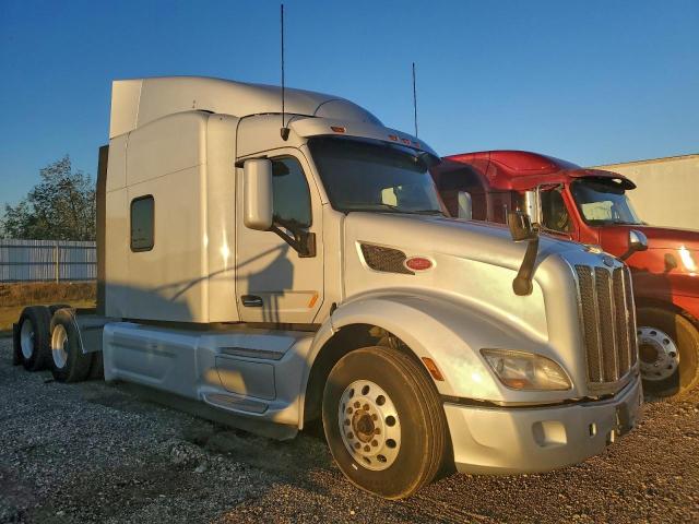  Salvage Peterbilt 579