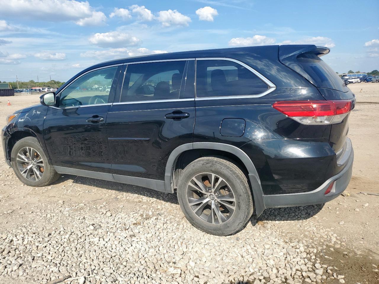 Toyota Highlander Le Image 11