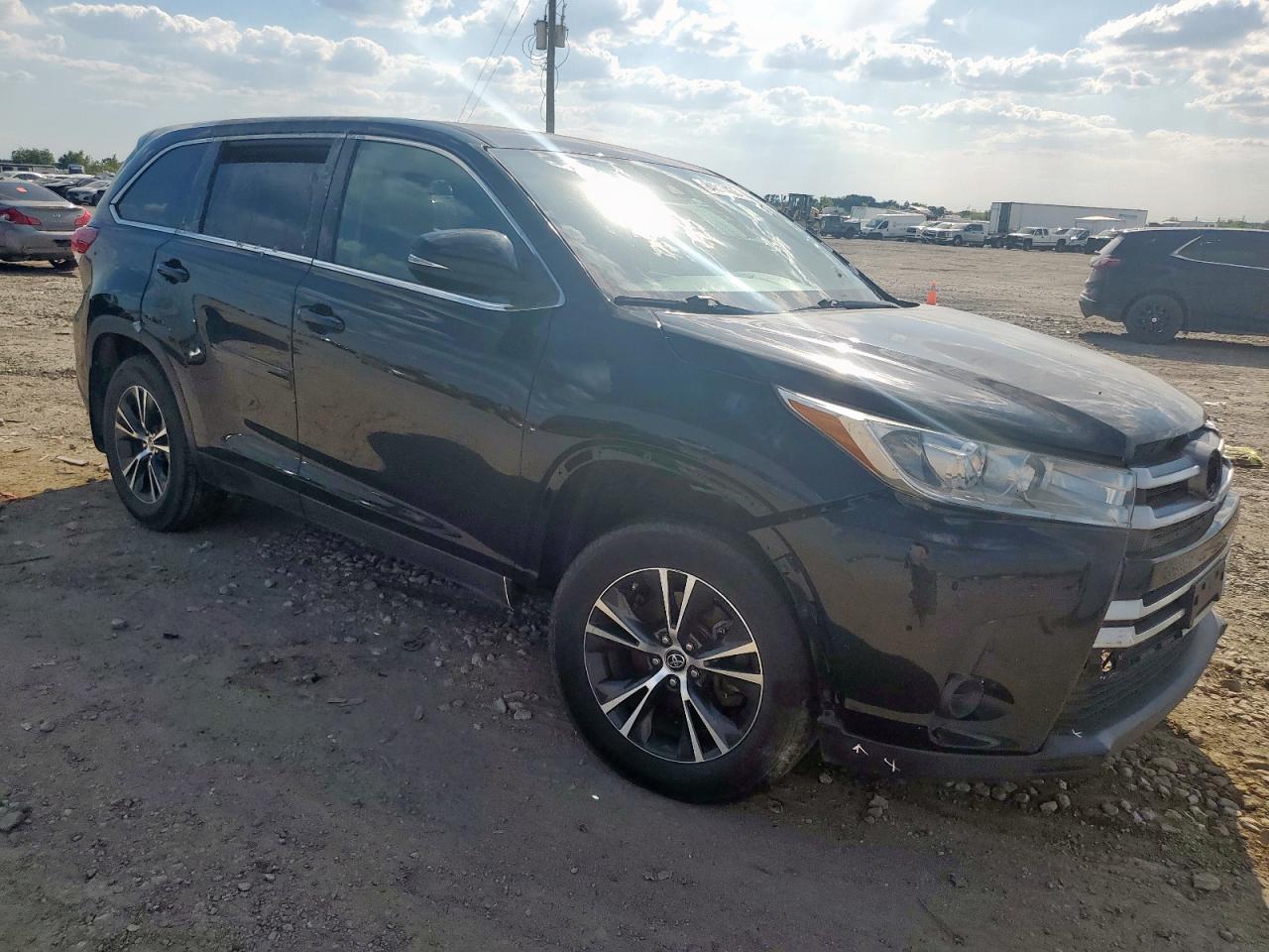 Toyota Highlander Le Image 8