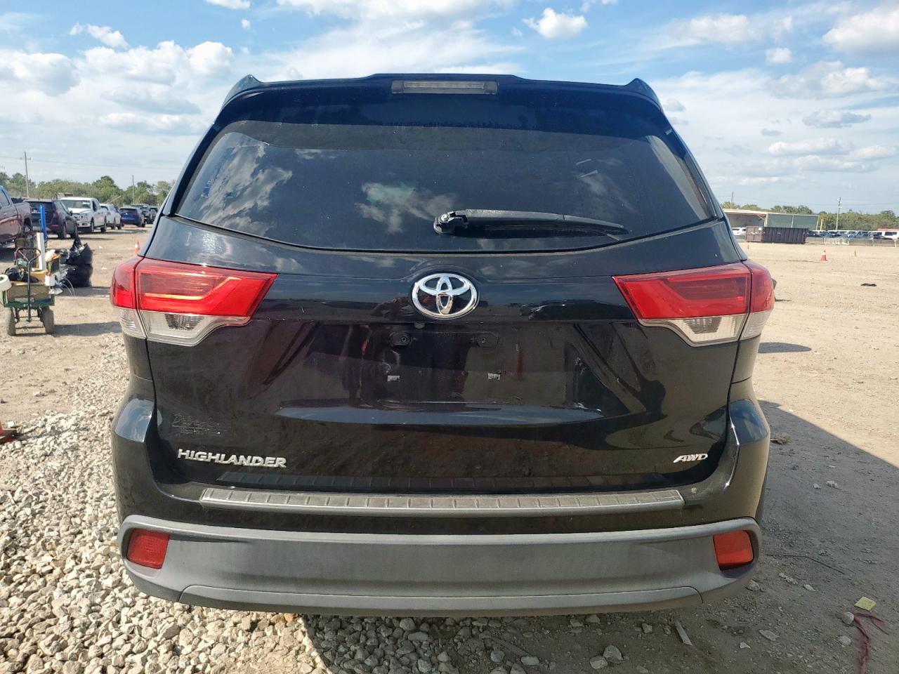 Toyota Highlander Le Image 9