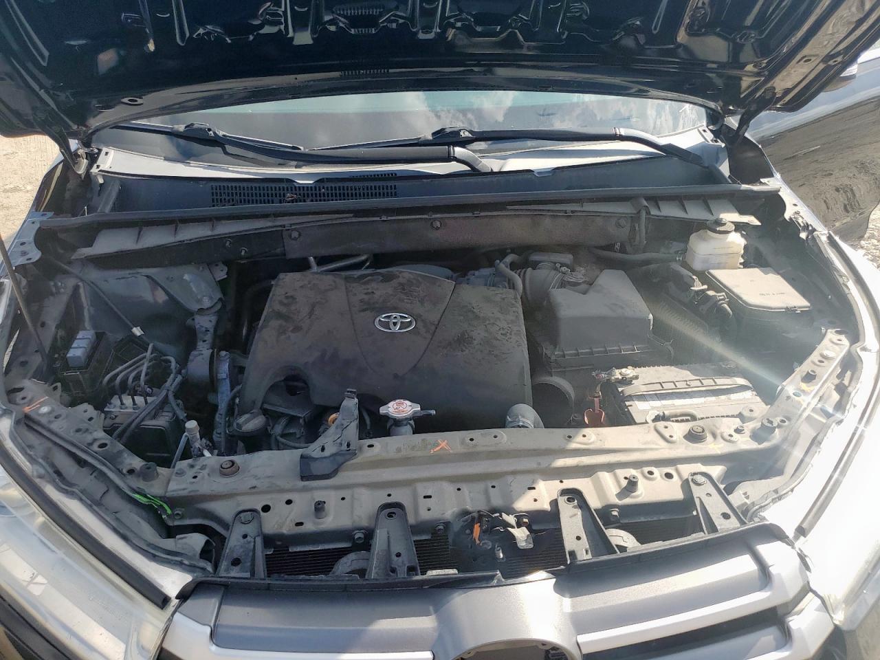 Toyota Highlander Le Image 14