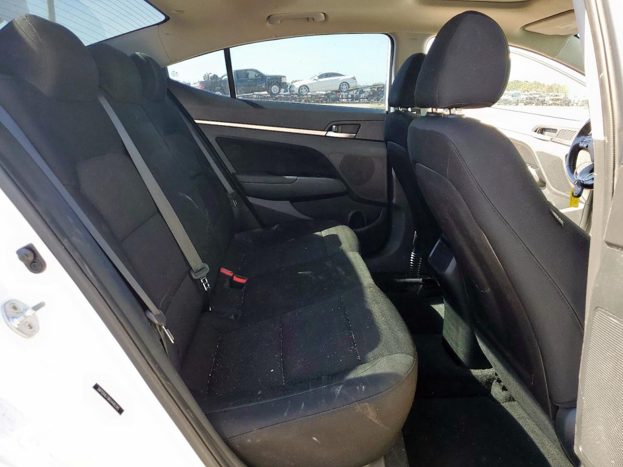 Hyundai ELANTRA Sel Image 12