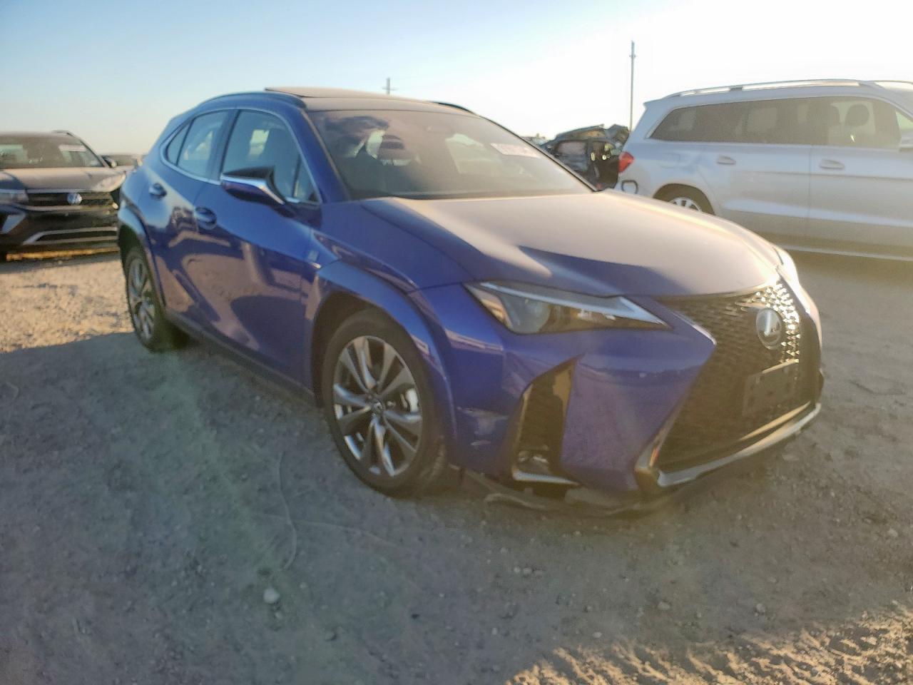 Lexus Ux 300h Base Image 9