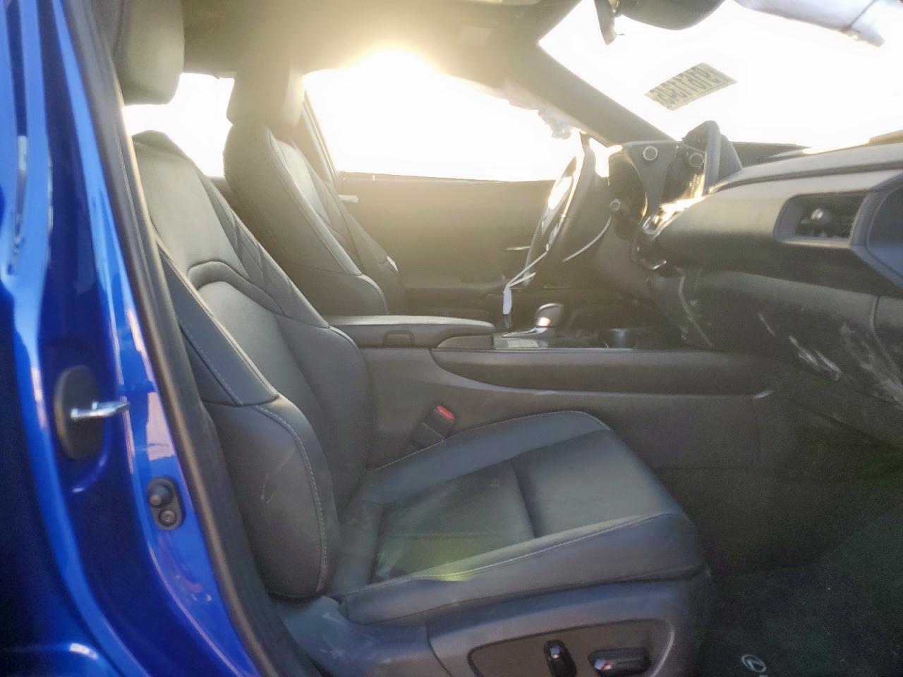 Lexus Ux 300h Base Image 2