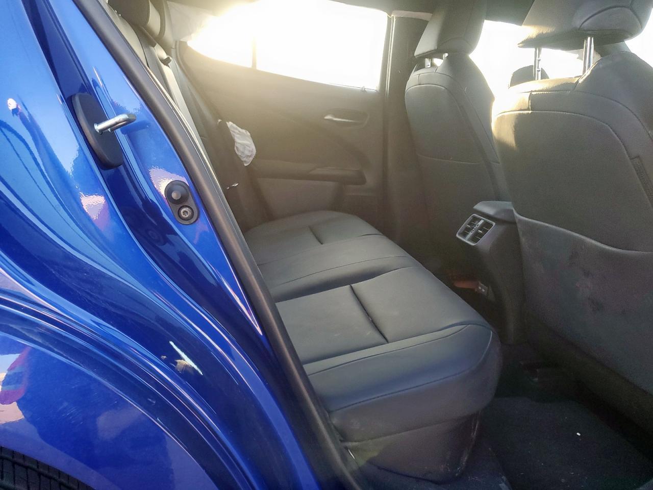 Lexus Ux 300h Base Image 8