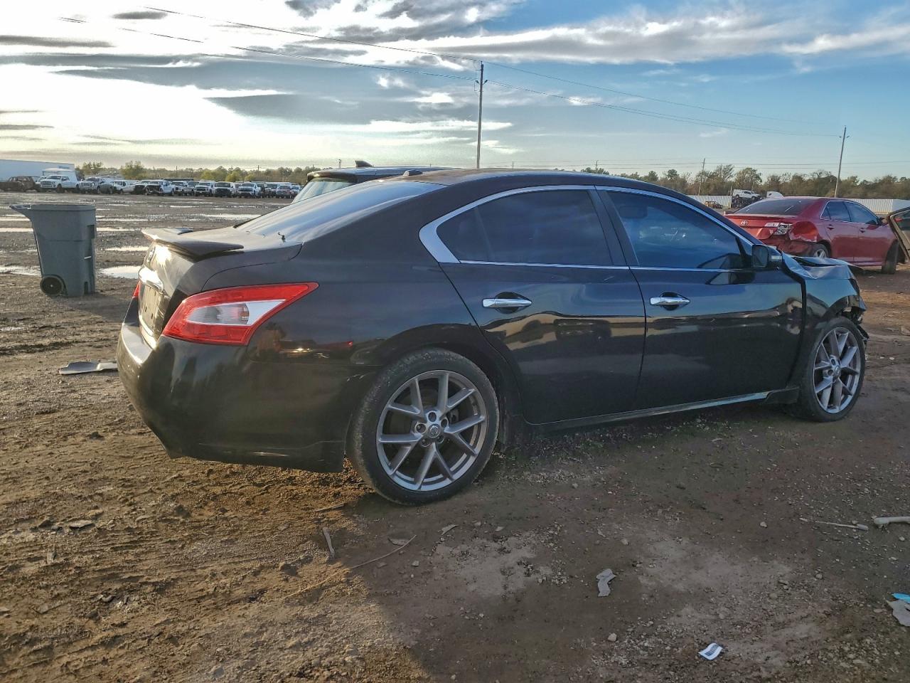 Nissan Maxima S Image 3