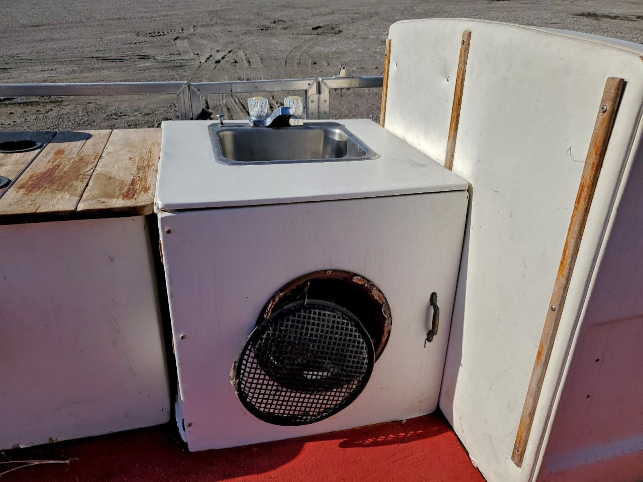 J.c. Pontoons Boat Image 7