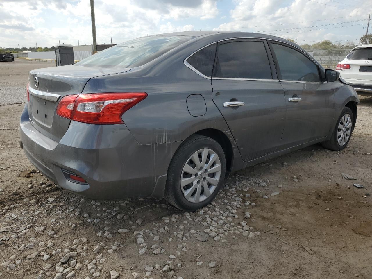 Nissan Sentra S Image 4