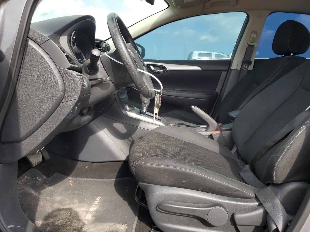 Nissan Sentra S Image 5