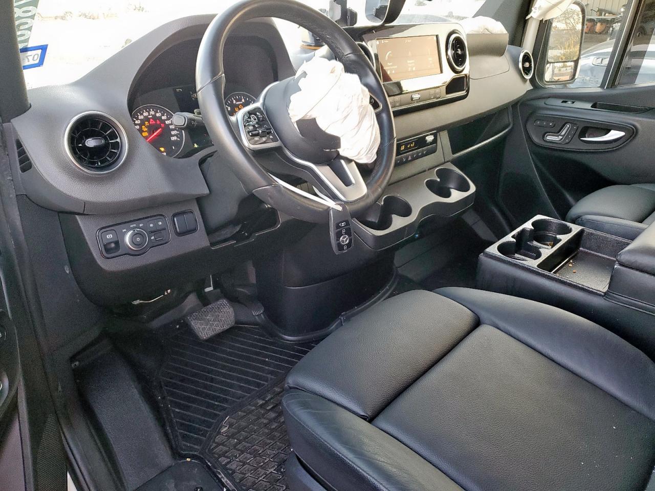 Mercedes-Benz Sprinter 2500 Image 2