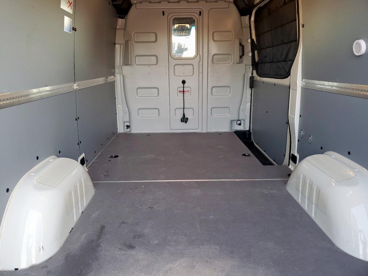 Mercedes-Benz Sprinter 2500 Image 12