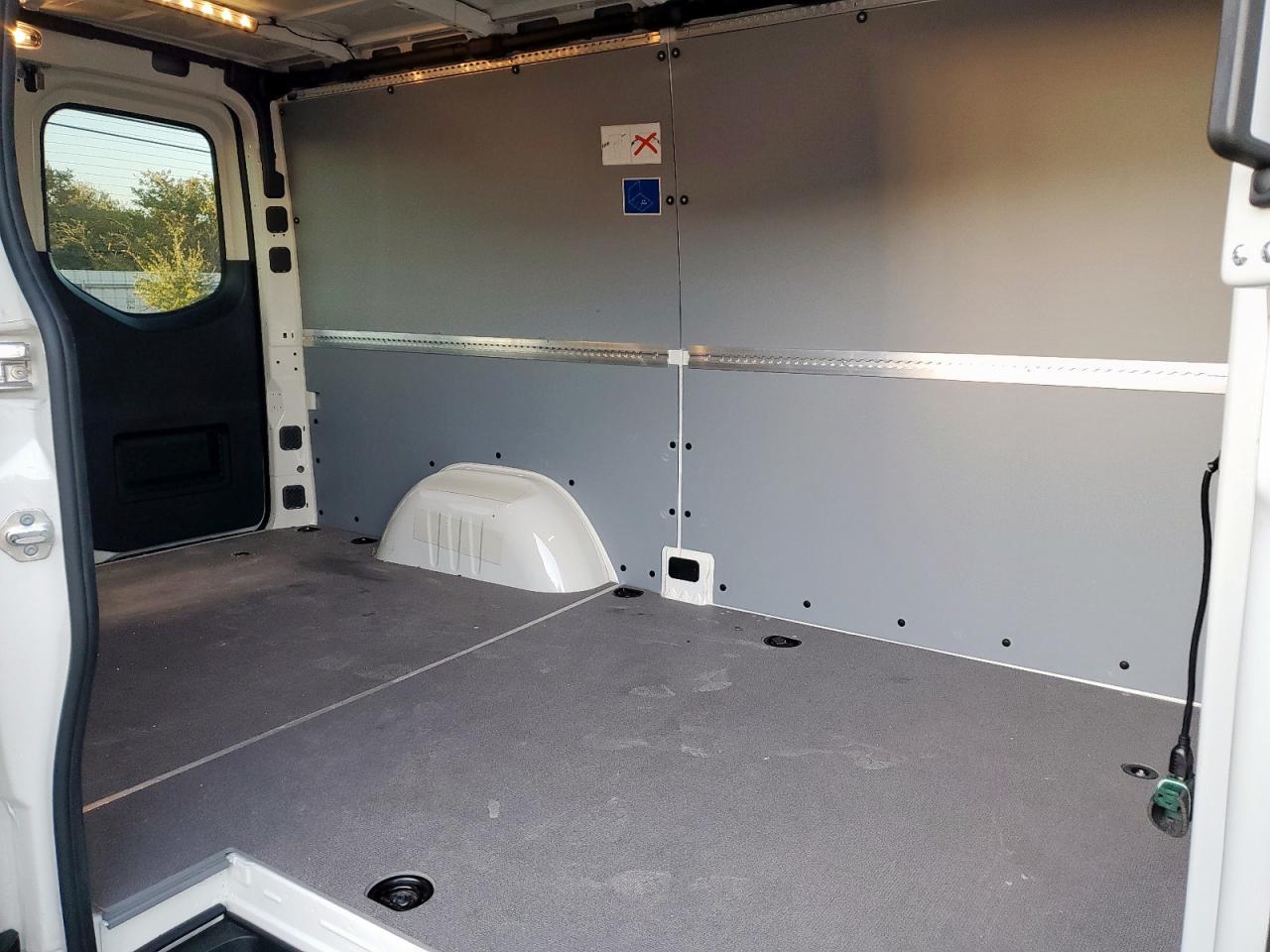 Mercedes-Benz Sprinter 2500 Image 11