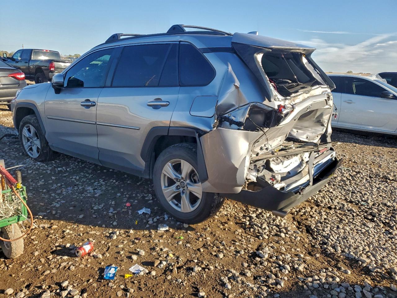 Toyota RAV4 Xle Image 2