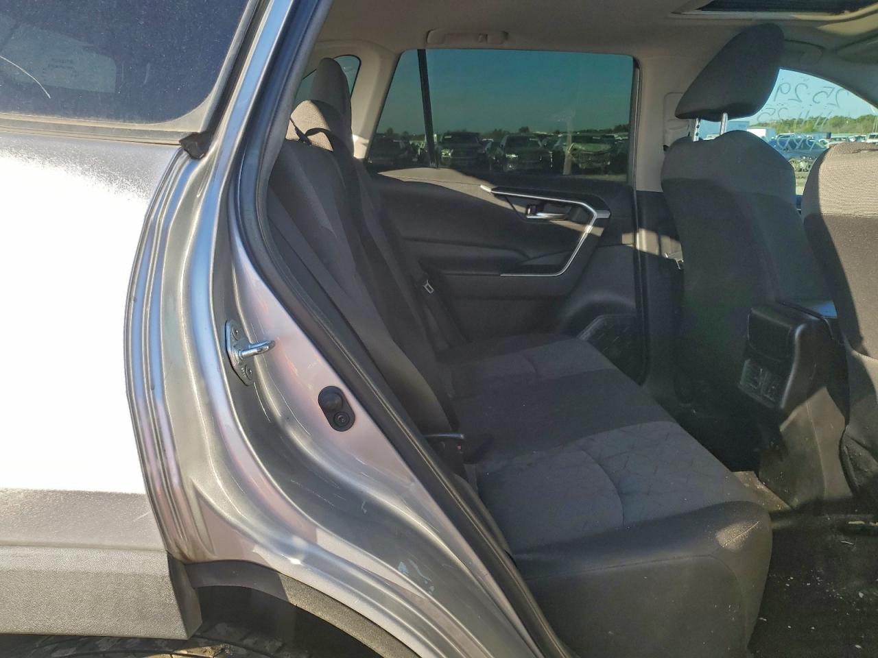 Toyota RAV4 Xle Image 8