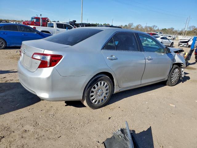 Toyota Camry L Image 12