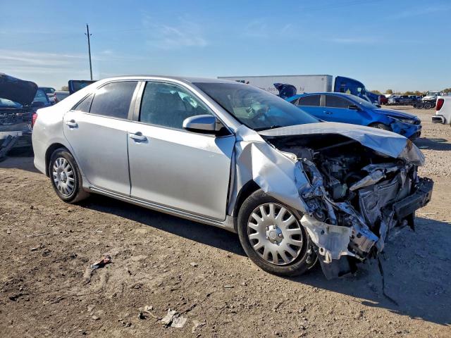 Toyota Camry L Image 8