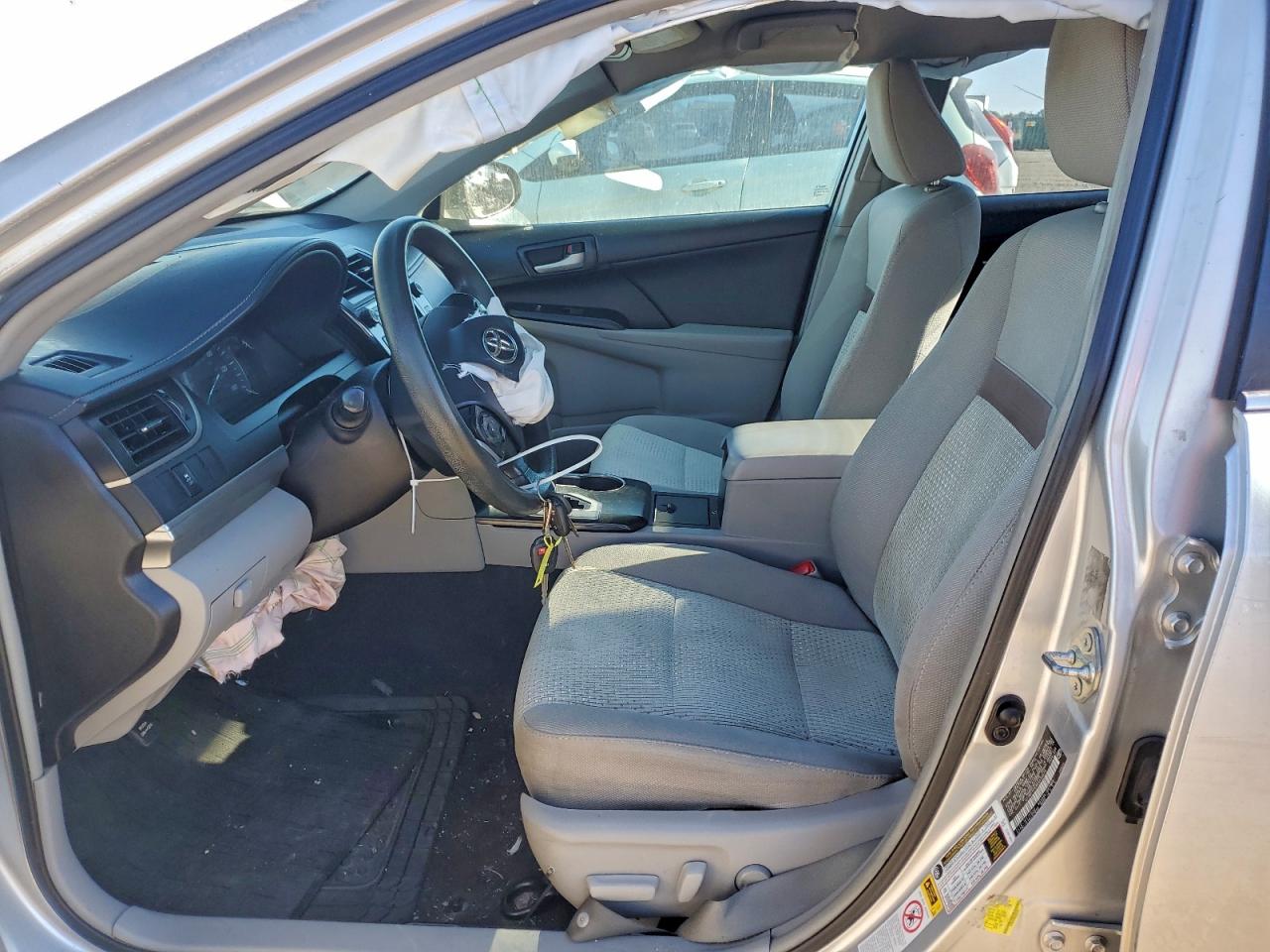 Toyota Camry L Image 9